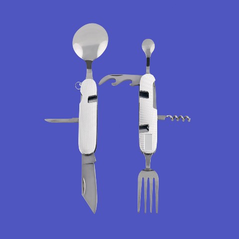 cubiertos de acero con herramientas