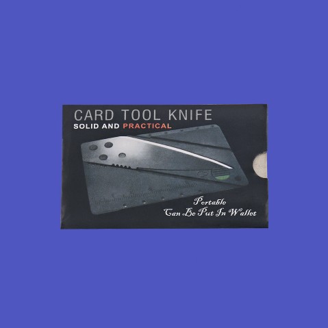 navaja en tarjeta negra